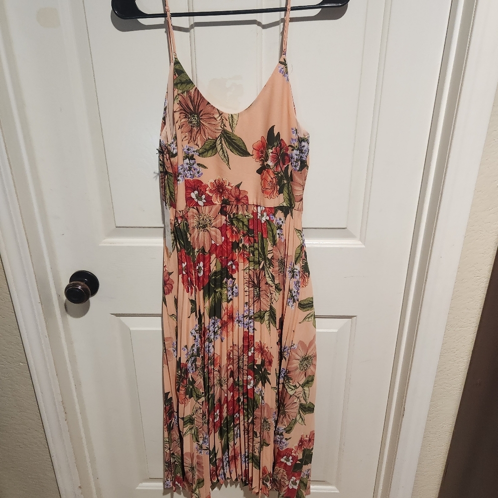 Leith pleated floral midi dress Medium NEW Wedding Guest Party Cocktail - Picture 4 of 7